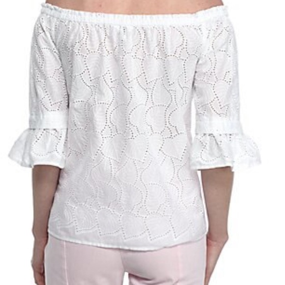 New Crown & Ivy White 3/4 Sleeve Woven Eyelet Top Bare Shoulders Size Medium - Picture 2 of 8